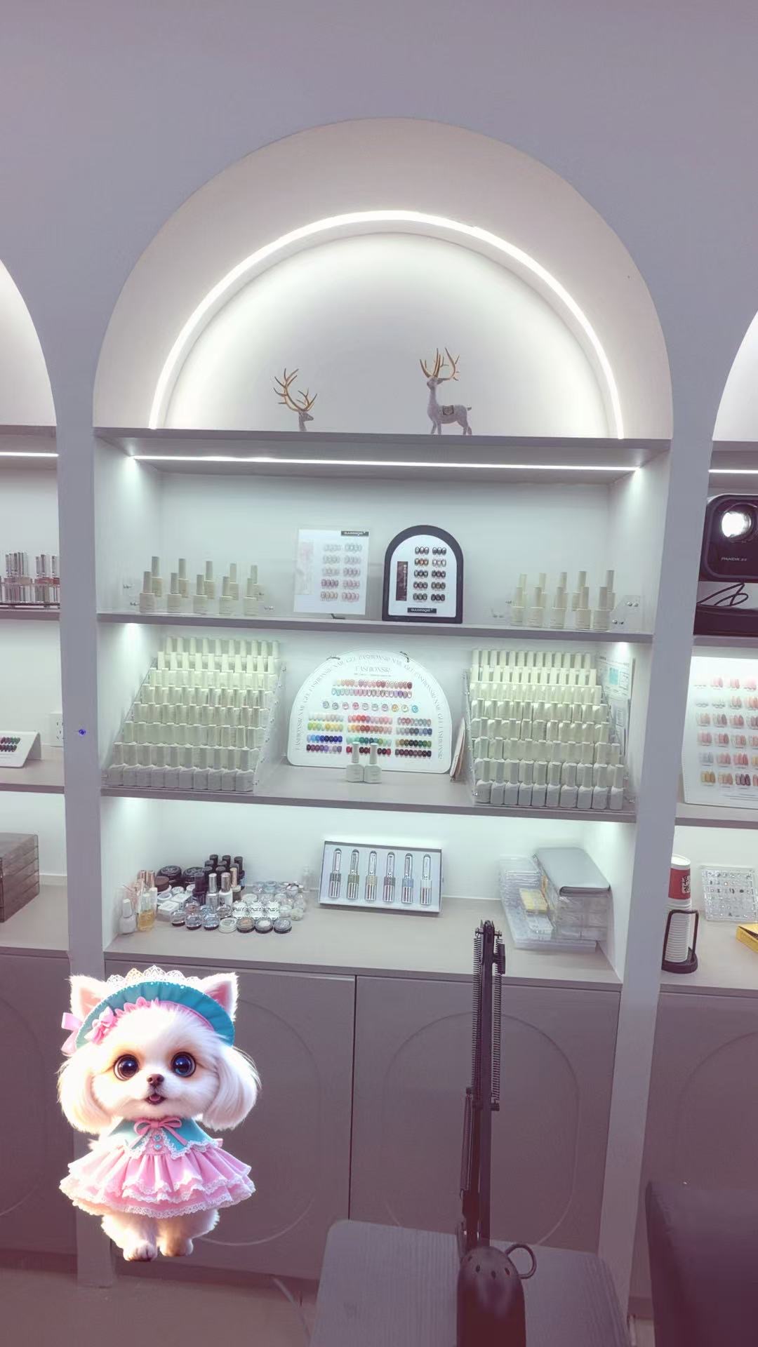 招聘美甲美睫师：[红包]五五分，老板事少，偶尔喝喝奶茶要求：有一年经验美甲师优先，有责任心，上进心，欢迎您的加入！☎️：166 9934 5789