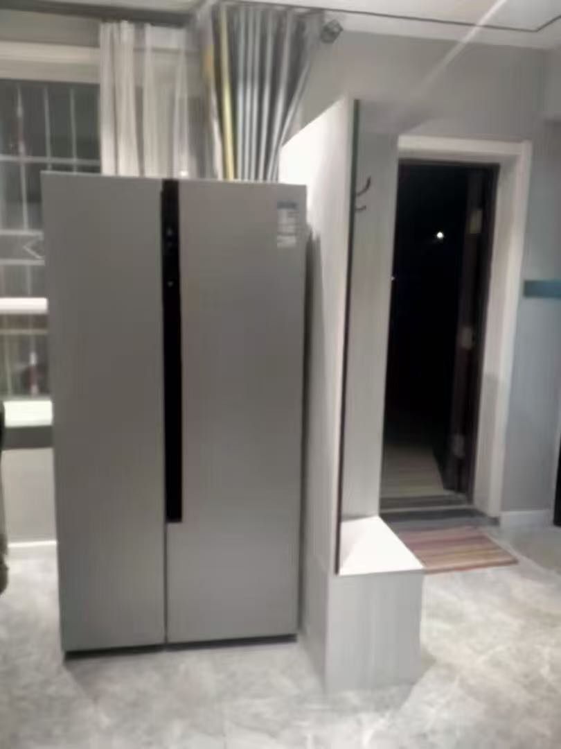 天宇阳光小区，精装两房两厅一卫出租，带露台，家具家电齐全，拎包入住。180 3487 8090年租29000