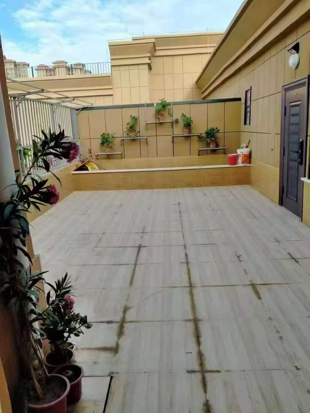 天宇阳光小区，精装两房两厅一卫出租，带露台，家具家电齐全，拎包入住。180 3487 8090年租29000